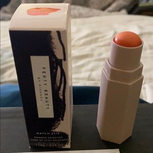 Selling the Rihanna matchstick in Chile mango